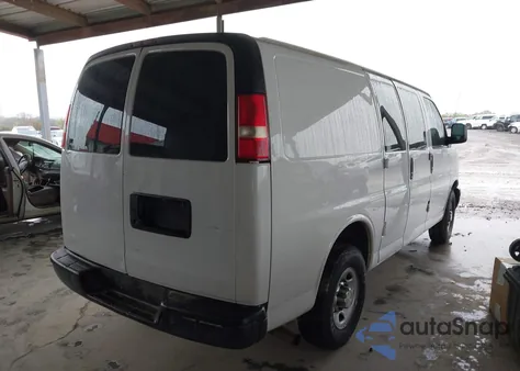 2016 Chevrolet Express 2500 Work Van z USA, uszkodzony, nr VIN 1GCWGAFFXG1165193